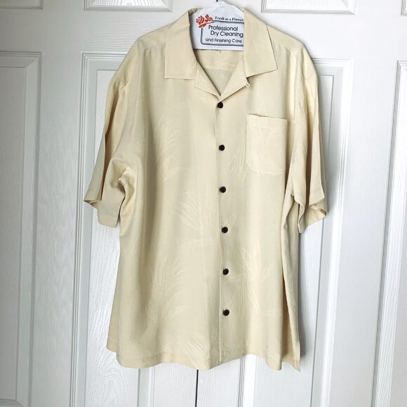 TOMMY BAHAMA Soft Yellow Background Yellow  Embossed 100% Silk Camp Shirt XL - Picture 1 of 7